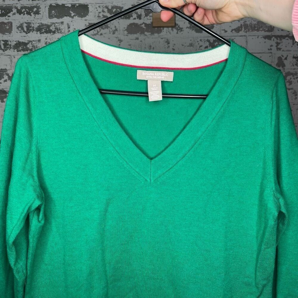 Banana Republic | women green extra fine merino wool v-neck sweater